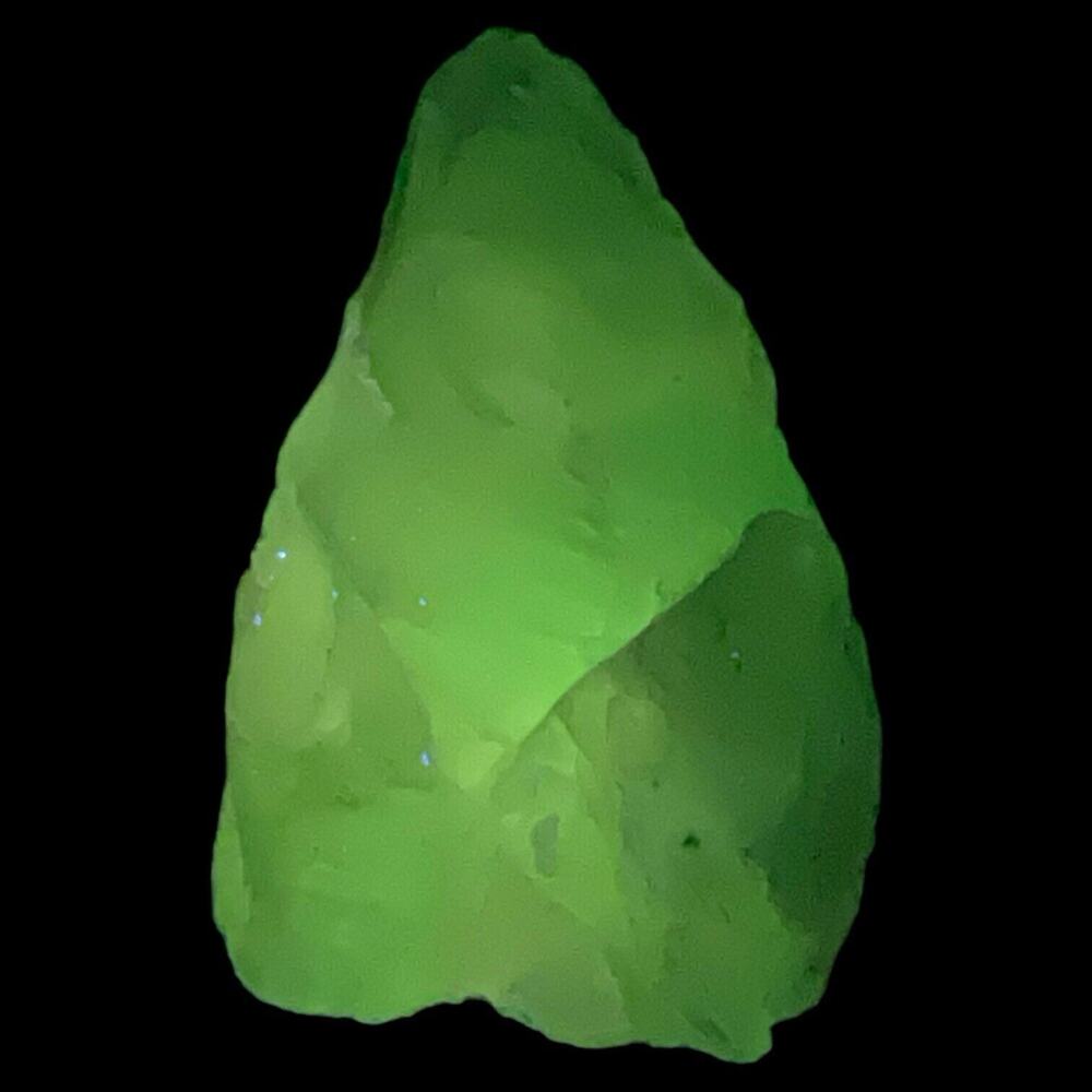 Emerald‎ Art Glass Cullet Glowing Manganese Slag Glass #4GX178